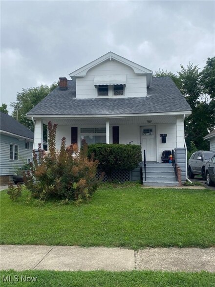 12711 Melgrove Ave, Cleveland, OH 44105