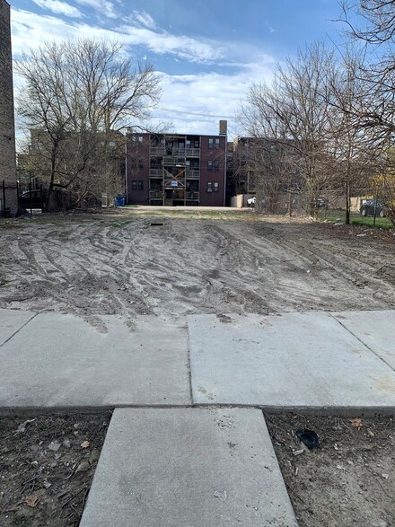 719 E 50th St, Chicago, IL 60615