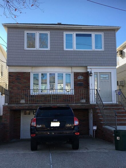 14 Centre Ln, Bayonne, NJ 07002