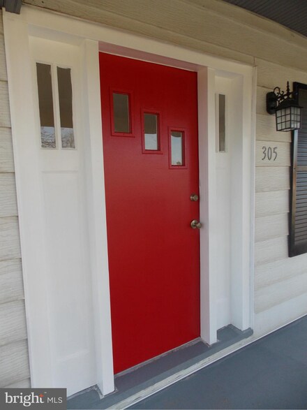 305 College Ave, New Windsor, MD 21776