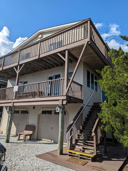 3 W 3rd St, Barnegat Light, NJ 08006