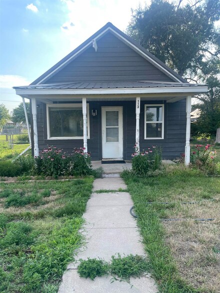113 S Schiller Ave, Wallace, NE 69169