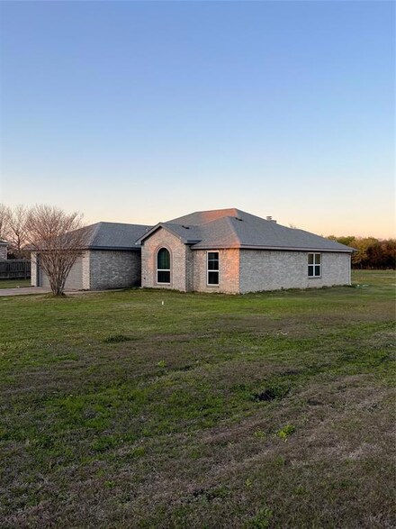 122 Stainback Ct, Red Oak, TX 75154