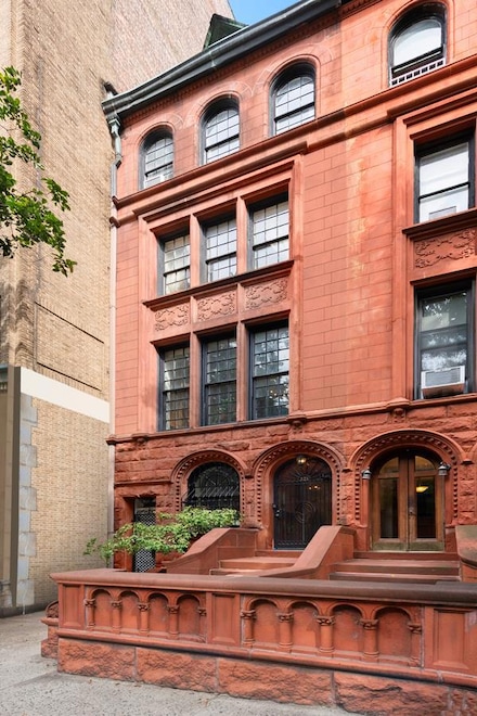 321 W 77th St, New York, NY 10024