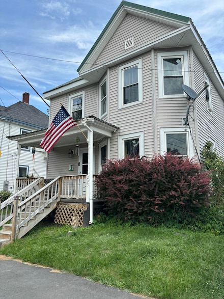 293 Grove St, Bangor, ME 04401
