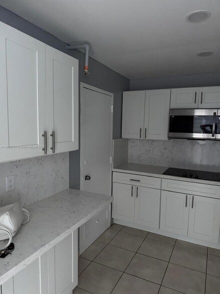 400 Kings Point Dr Unit 525, Sunny Isles Beach, FL 33160