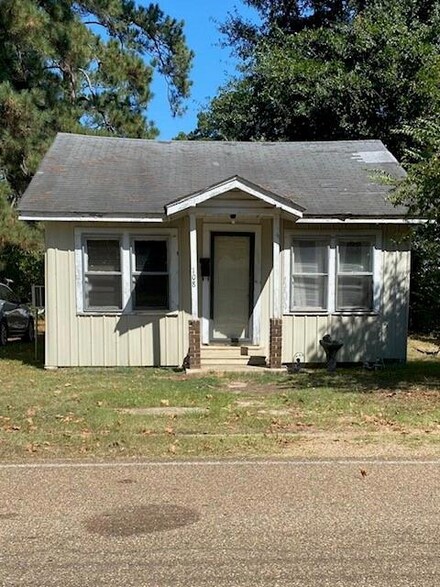 108 Moore St, Springhill, LA 71075