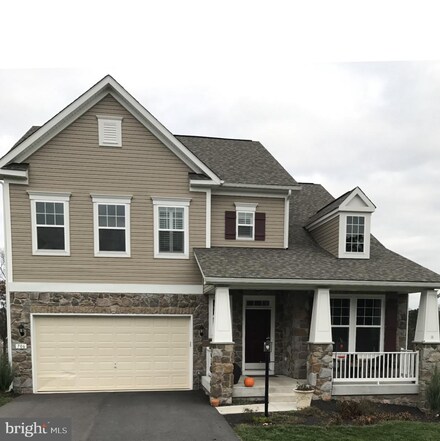 706 Masters Dr, Cross Junction, VA 22625