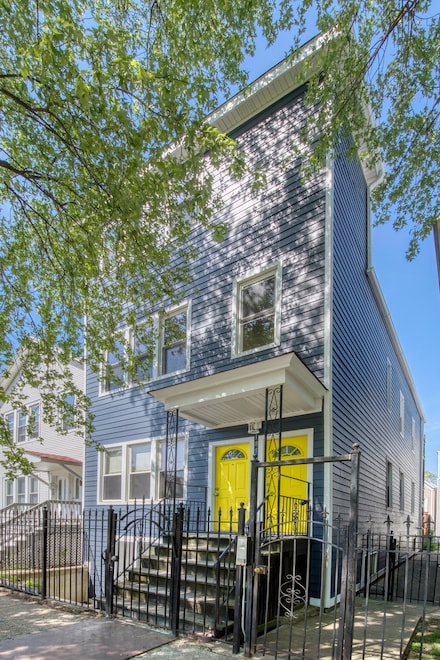 1850 N Washtenaw Ave Unit 1, Chicago, IL 60647