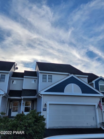 4054 Milford Landing Dr, Milford, PA 18337