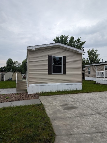 1528 Pinegrove Way, Erie, PA 16509