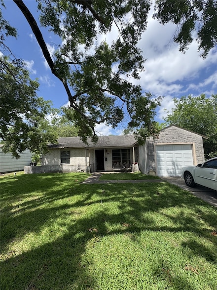 7822 Sharondale Dr, Houston, TX 77033