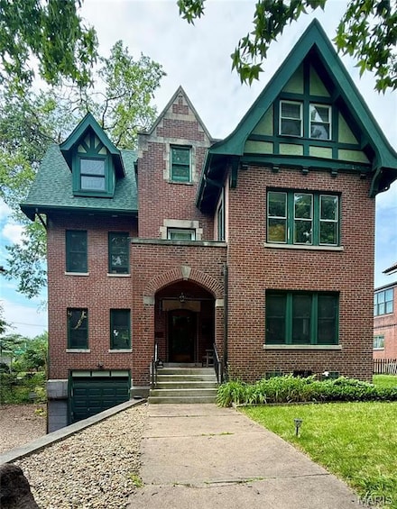6214 Pershing Ave, Saint Louis, MO 63130