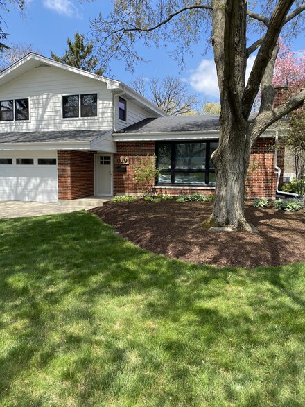 1029 Petterson Ct, Naperville, IL 60540