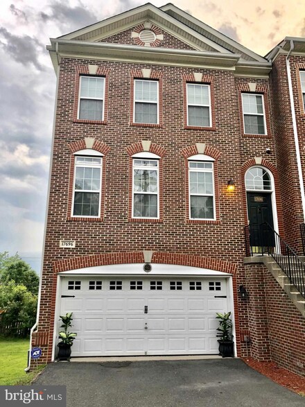 17696 Possum Point Rd, Dumfries, VA 22026