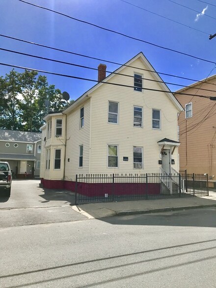 130 Oxford St, Lawrence, MA 01841