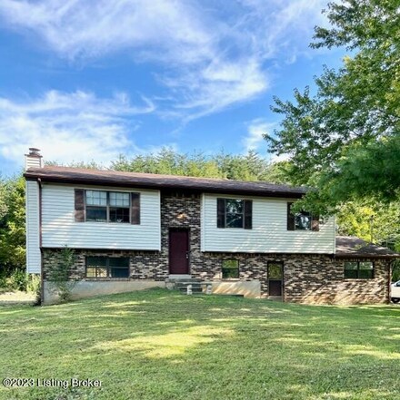 1425 Crestview Dr, Radcliff, KY 40160
