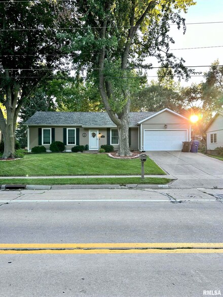 5436 Marquette St, Davenport, IA 52806