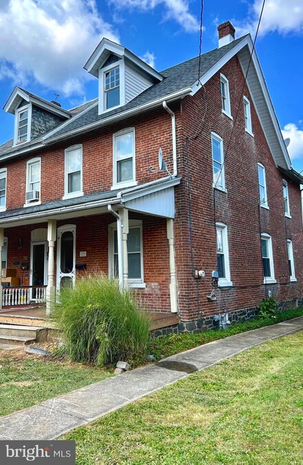 329 E Fairview St, Coopersburg, PA 18036