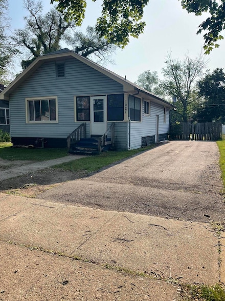 1027 Ogden Ave, Benton Harbor, MI 49022