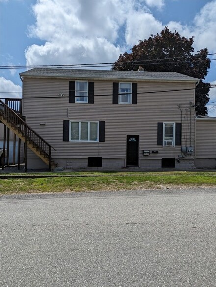 35 Malcolm St, North Providence, RI 02904
