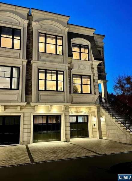 10 Marquis Ct, Edgewater, NJ 07020