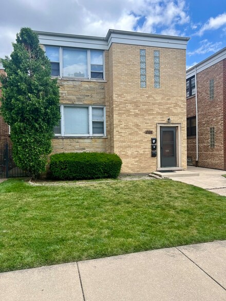 2614 W Estes Ave, Chicago, IL 60645