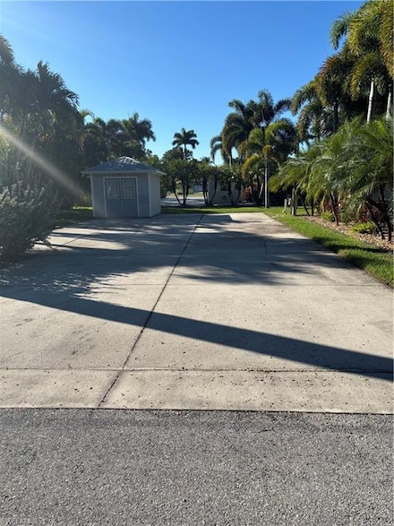 10130 Sunnywood Ct, Fort Myers, FL 33905