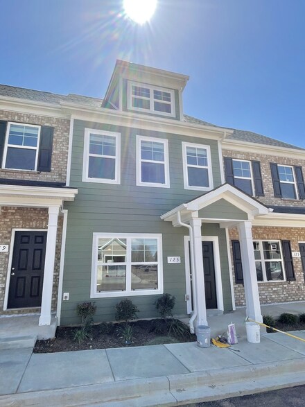 201 Addi St, Pleasant View, TN 37146