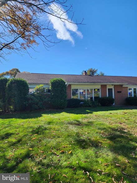 101 Hilltop Rd, Plymouth Meeting, PA 19462