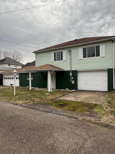 809 Tomlinson Ave, Glen Dale, WV 26038