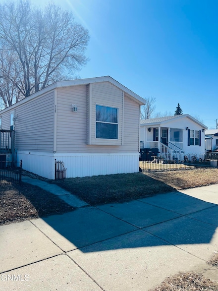 805 3rd St SE, Mandan, ND 58554
