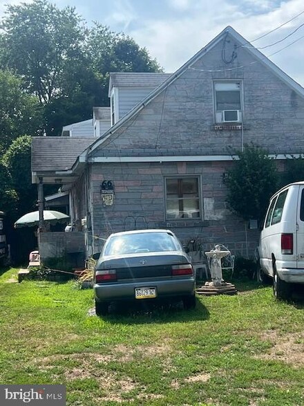 66 Corbin Ln, Morrisville, PA 19067