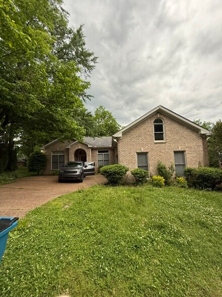 1105 Deerhurst Ct, Nashville, TN 37221
