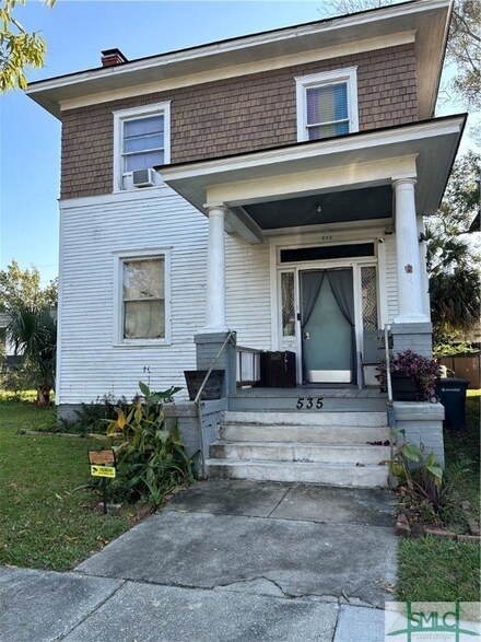 535 E 40th St, Savannah, GA 31401