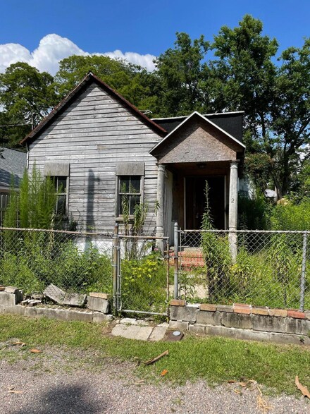 2 Moultrie Ct, Charleston, SC 29403