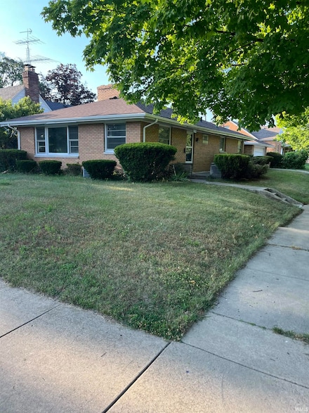 1045 Eclipse Place, South Bend, IN 46628