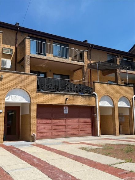43-53 159th St, Flushing, NY 11358