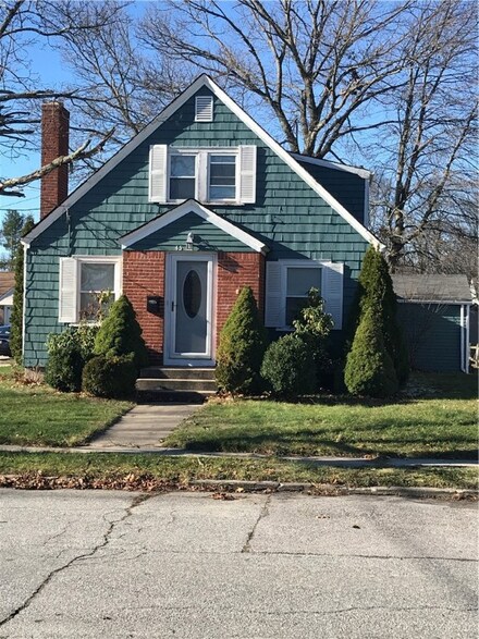 45 Community Dr, Cranston, RI 02905