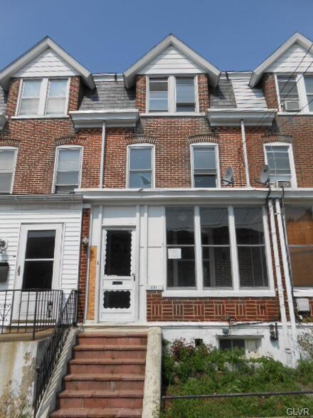 221 E Fairview St, Allentown, PA 18109