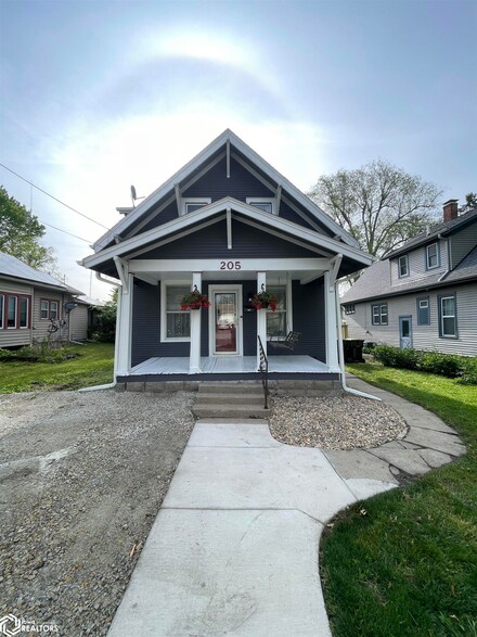 205 N Park St, Osceola, IA 50213