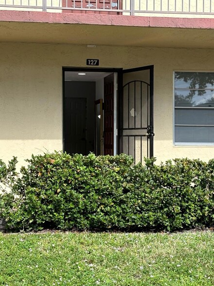 3141 NW 47th Terrace Unit 127, Lauderdale Lakes, FL 33319