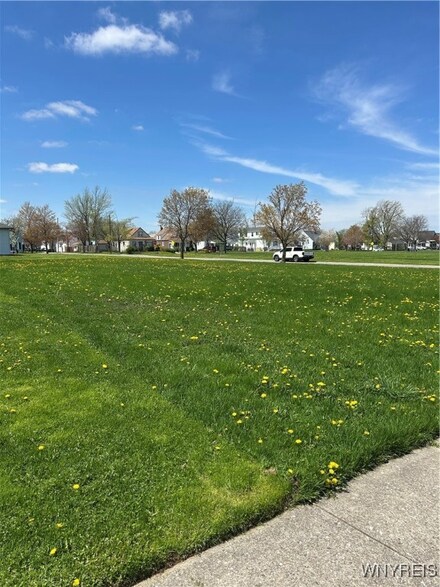 190 Hawthorne Ave, Tonawanda Town, NY 14223