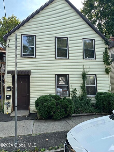 3 Regent St, Albany, NY 12202