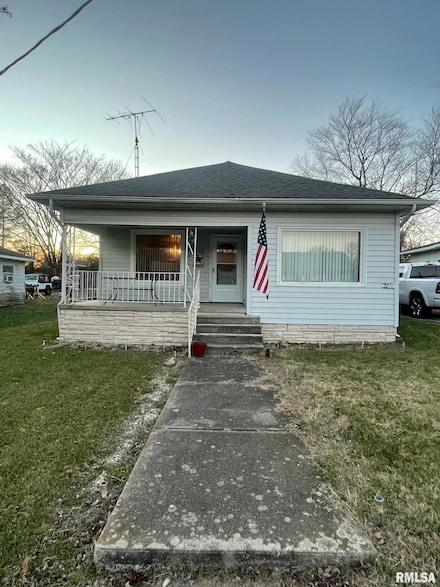 6611 1st St E, Logan, IL 62856
