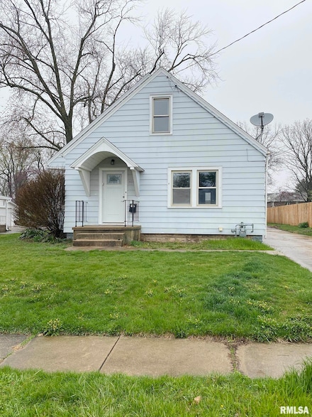303 Central St, Washington, IL 61571