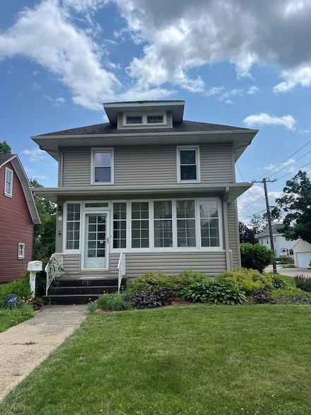 211 W 13th St, Sterling, IL 61081