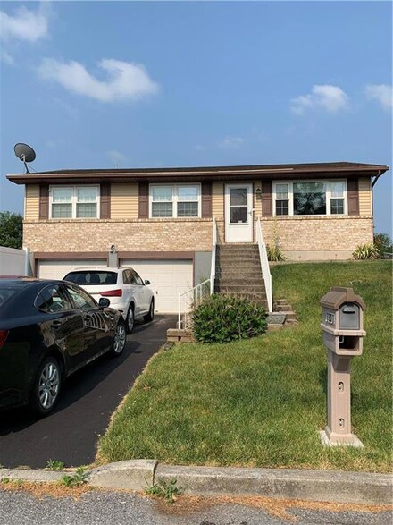 3301 Reeve Dr E, Bethlehem, PA 18020