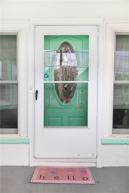 45 Kensington Ave, Portsmouth, RI 02871