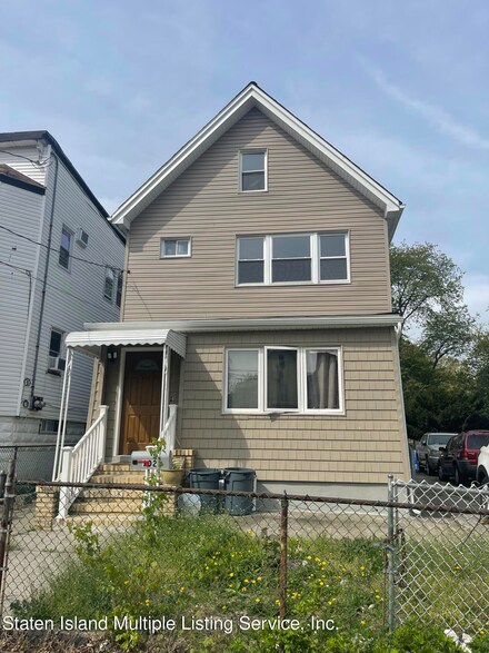 102 Caroline St, Staten Island, NY 10310